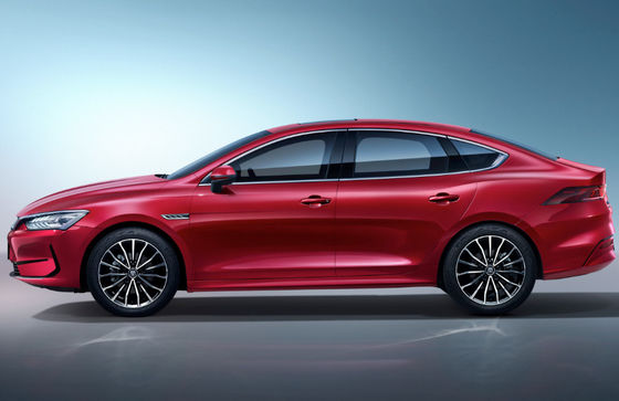 400-600KM Compact Byd Qin Plus Ev 4 Pintu 5 Kursi Performa Tinggi