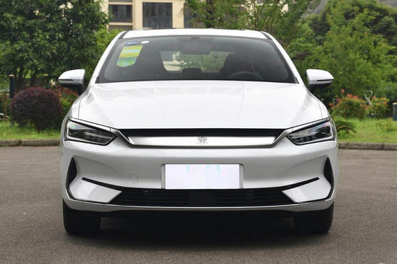 400-600KM Compact Byd Qin Plus Ev 4 Pintu 5 Kursi Performa Tinggi