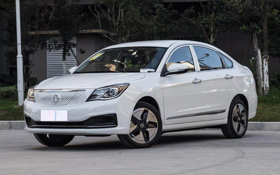 400KM Dongfeng Fengshen E70 Mobil Kompak Listrik Murni 4 Pintu 5 Kursi