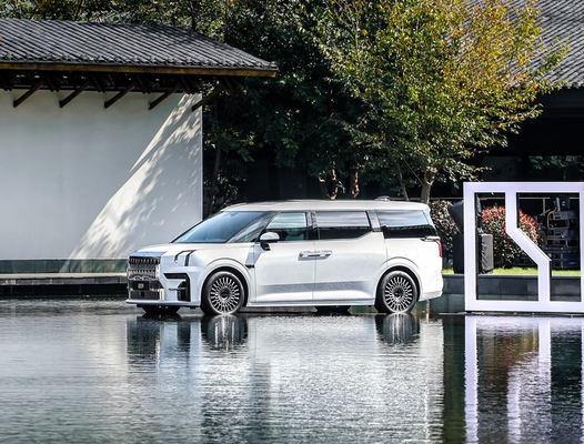 5 Pintu 6 Kursi Zeekr 009 Minivan Listrik Jarak Jauh 702-822KM