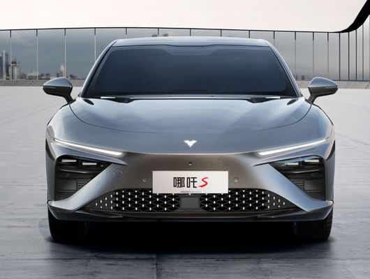 650-715KM Nezha Automobile Hozon NETA S Kendaraan Listrik 4 Pintu 5 Kursi