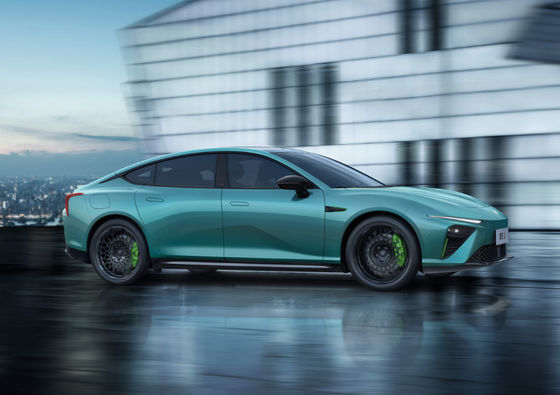 650-715KM Nezha Automobile Hozon NETA S Kendaraan Listrik 4 Pintu 5 Kursi