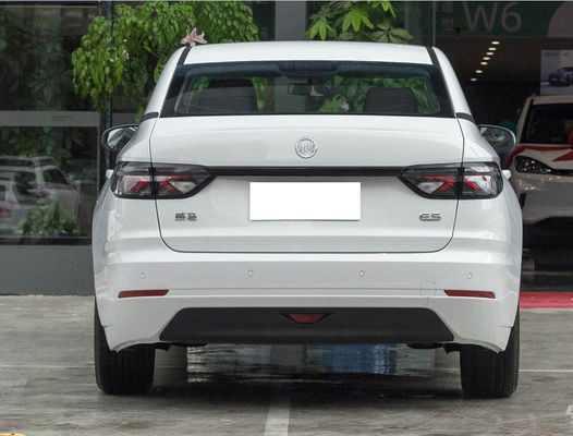 VM E.5 0.55H Pengisian Cepat Ev 410KM - 500KM Listrik Murni 4 Pintu 5 Kursi