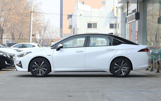 Guangqi Yilue EA6 Sedan Mobil Listrik 510KM 4 Pintu 5 Kursi 0.78H Pengisian Cepat