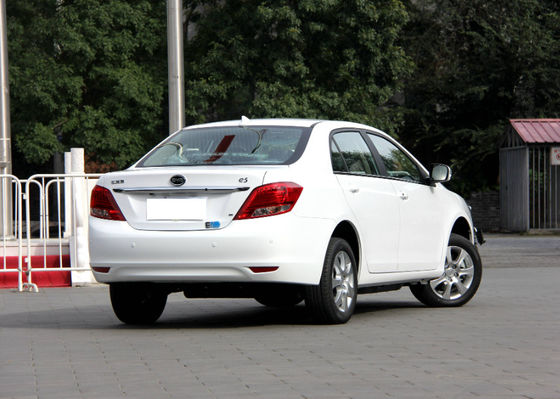 305KM 400KM BYD EV Mobil BYD E5 EV Kinerja Tinggi 4 Pintu 5 Kursi