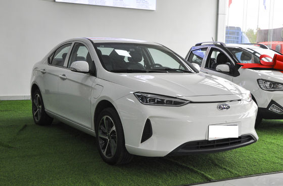 JAC IEVA50 Jianghuai 2020-2021 Kendaraan Listrik Otomatis 350-402KM 4 Pintu 5 Kursi