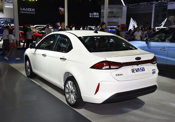 JAC IEVA50 Jianghuai 2020-2021 Kendaraan Listrik Otomatis 350-402KM 4 Pintu 5 Kursi