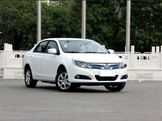 305KM 400KM BYD E5 EV Kinerja Tinggi Listrik Murni 4 Pintu 5 Kursi