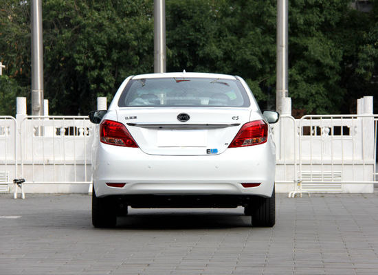 305KM 400KM BYD E5 EV Kinerja Tinggi Listrik Murni 4 Pintu 5 Kursi