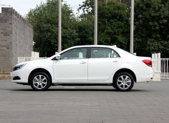 305KM 400KM BYD E5 EV Kinerja Tinggi Listrik Murni 4 Pintu 5 Kursi