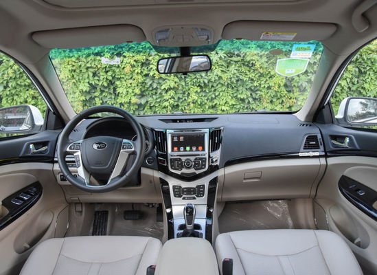 305KM 400KM BYD E5 EV Kinerja Tinggi Listrik Murni 4 Pintu 5 Kursi