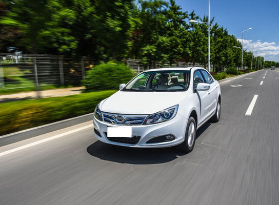 305KM 400KM BYD E5 EV Kinerja Tinggi Listrik Murni 4 Pintu 5 Kursi