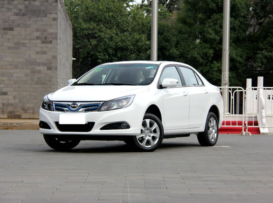 305KM 400KM BYD E5 EV Kinerja Tinggi Listrik Murni 4 Pintu 5 Kursi