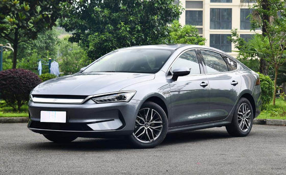 400-600KM Compact Byd Qin Plus Ev 4 Pintu 5 Kursi Performa Tinggi