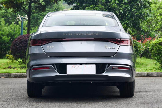 400-600KM Compact Byd Qin Plus Ev 4 Pintu 5 Kursi Performa Tinggi