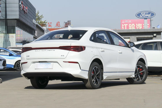 E3 Byd Sedan Mobil Listrik Standar Resmi 401KM 4 Pintu 5 Kursi