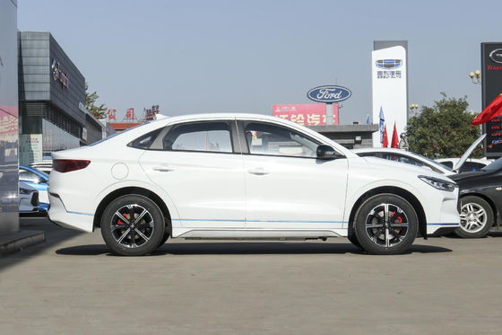 E3 Byd Sedan Mobil Listrik Standar Resmi 401KM 4 Pintu 5 Kursi