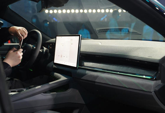 Zeekr 001 Silver 2023 Pure Ev Cars 546-1032KM Jarak Jauh Performa Tinggi
